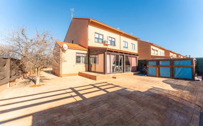 Exterior view of Single-family semi-detached for sale in Cubas de la Sagra  with Air Conditioner, Heating and Private garden