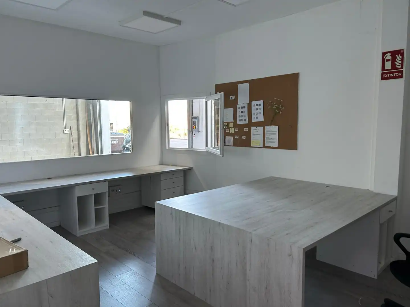 Industrial buildings for rent in Finestrelles
