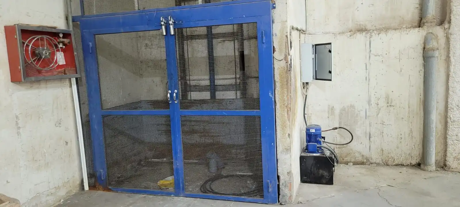 Nave industrial en venta en Ripollet