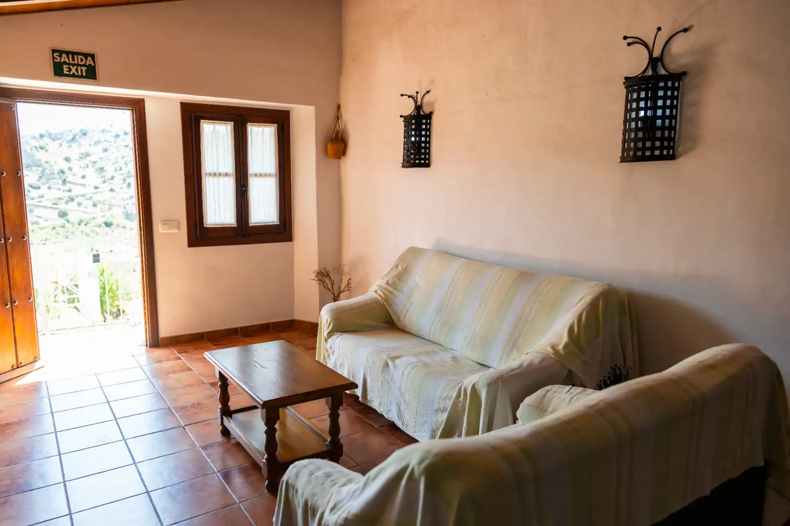 Sala de estar de Finca rústica en venta en Montejaque con Aire acondicionado, Jardín privado y Terraza