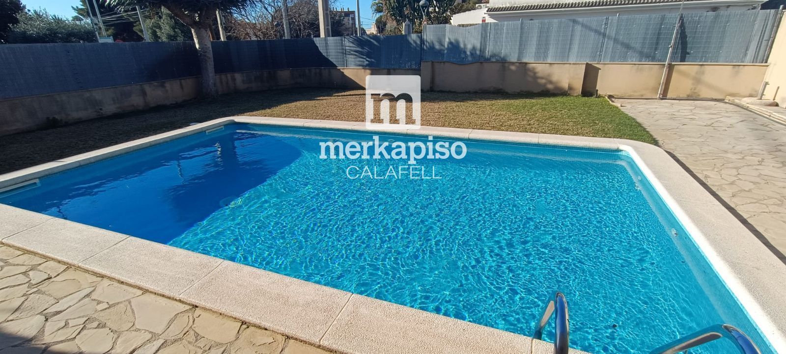 Piscina de Àtic en venda en Calafell amb Aire condicionat, Calefacció i Jardí privat