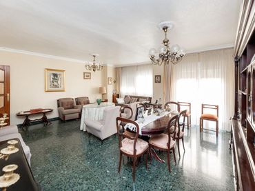 Piso con balcón en venta en Calle Doctor Adelardo Mora 23
