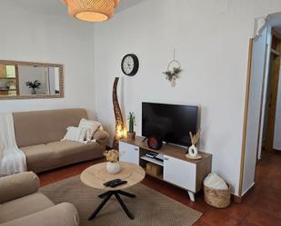 Sala d'estar de Casa o xalet en venda en Torremolinos amb Aire condicionat, Terrassa i Moblat