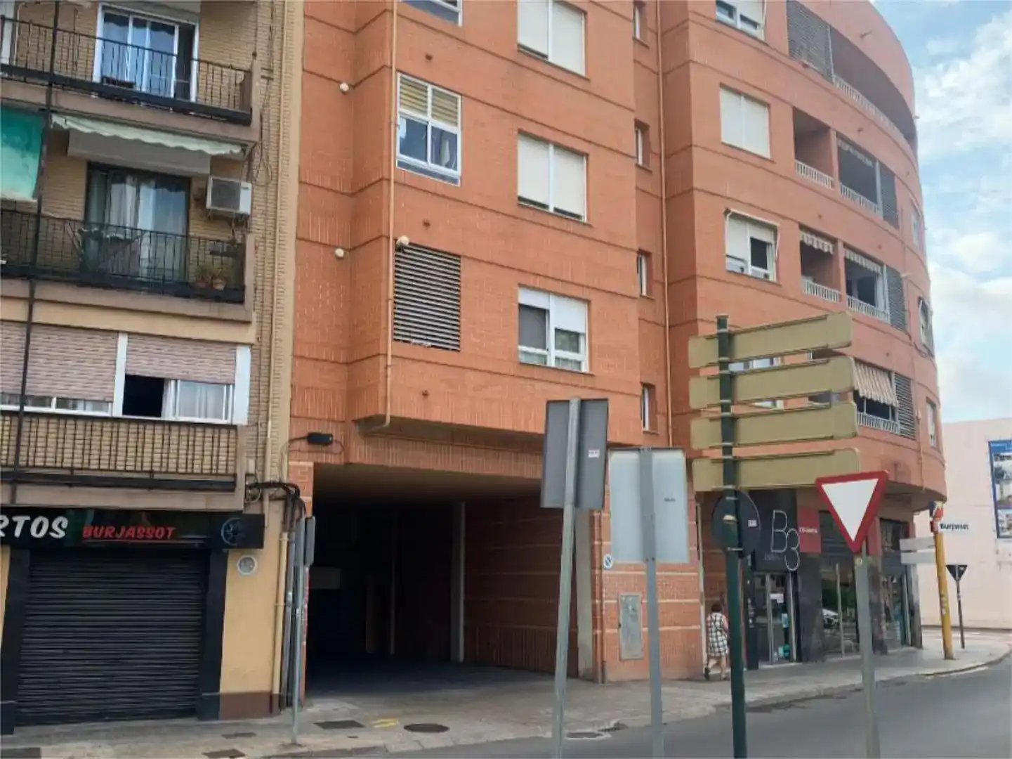 Vista exterior de Garaje de alquiler en Burjassot