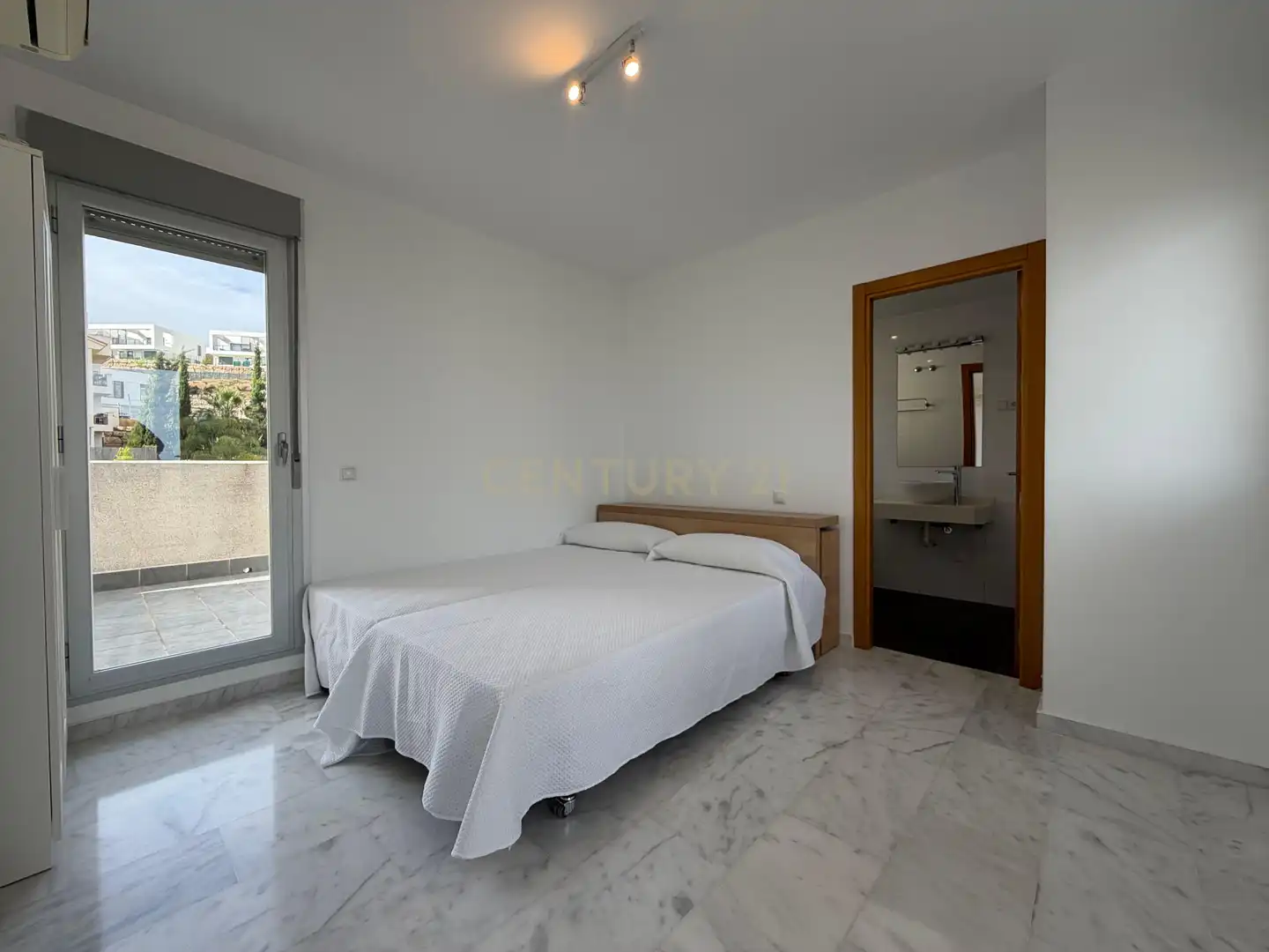 Dormitori de Apartament de lloguer en Mijas amb Aire condicionat, Jardí privat i Traster