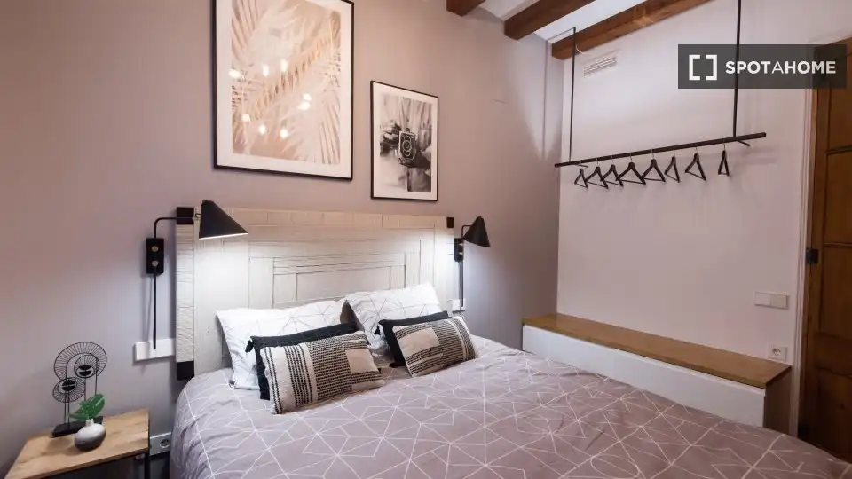 Flat with terrace to rent in Ciutat Vella, imagen 2