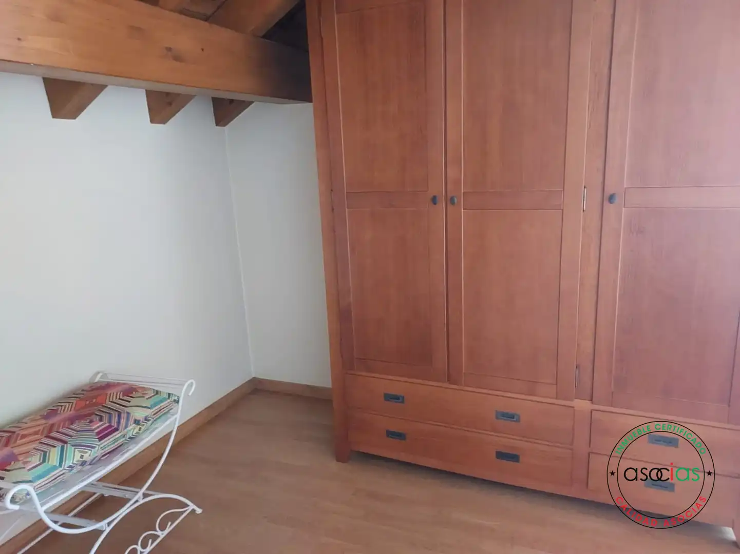 Dormitori de Casa o xalet en venda en Parres amb Calefacció, Jardí privat i Terrassa