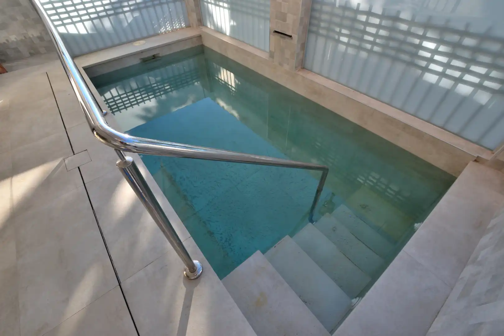 Piscina de Casa adosada en venda en Ronda amb Aire condicionat, Calefacció i Terrassa