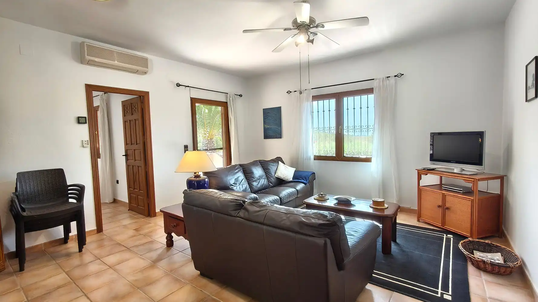 Sala d'estar de Finca rústica en venda en Finestrat amb Aire condicionat, Calefacció i Jardí privat