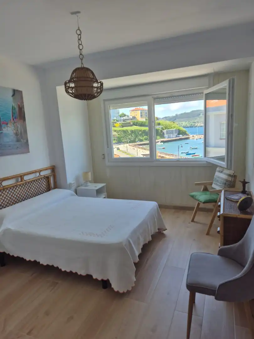 Dormitori de Apartament de lloguer en Mugardos amb Moblat, Forn i Rentadora