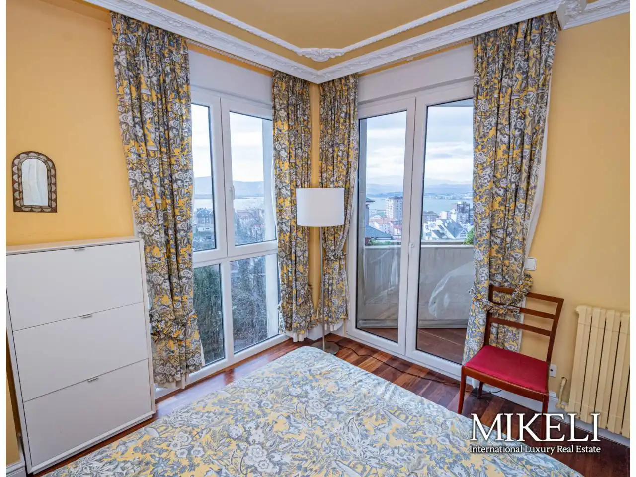 Dormitori de Apartament de lloguer en Santander amb Calefacció, Parquet i Terrassa