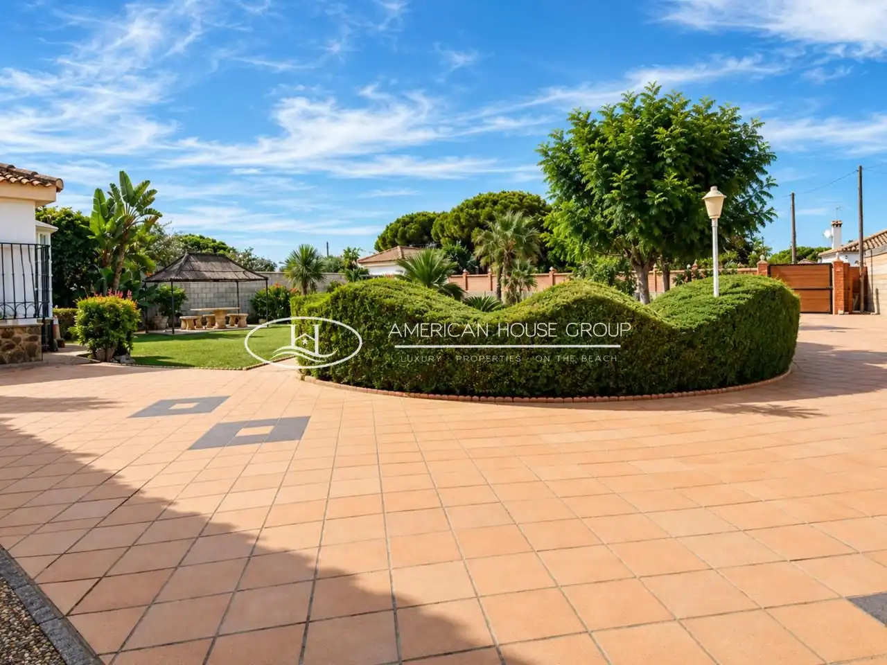 Terrassa de Casa o xalet en venda en Chiclana de la Frontera amb Aire condicionat, Jardí privat i Traster