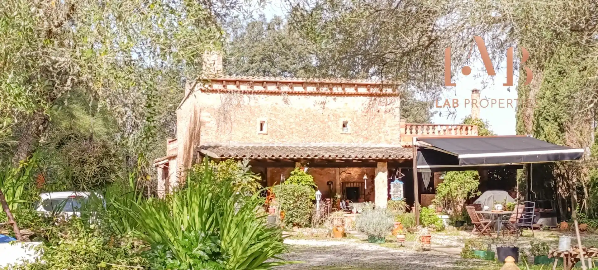 Landhaus mit Pool zum Verkauf in 07210