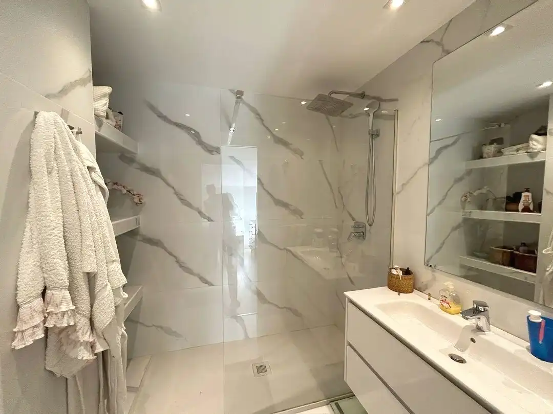 Baño de Dúplex en venta en Marbella con Aire acondicionado, Calefacción y Jardín privado