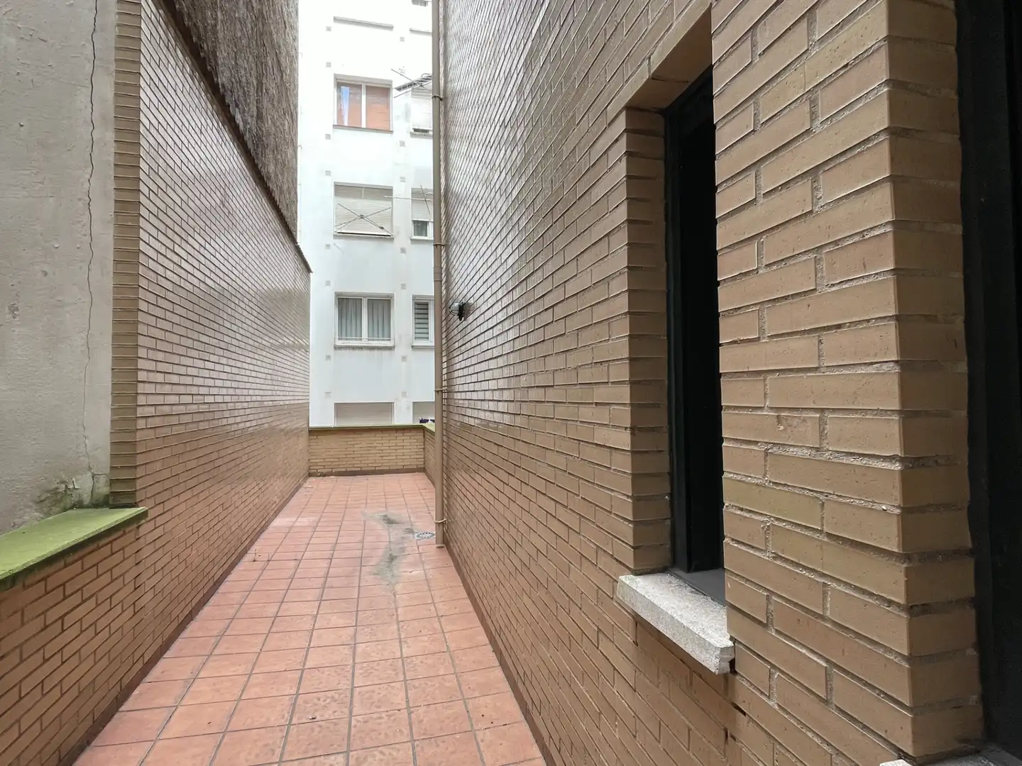 Vista exterior de Pis en venda en Gijón  amb Calefacció, Terrassa i Traster