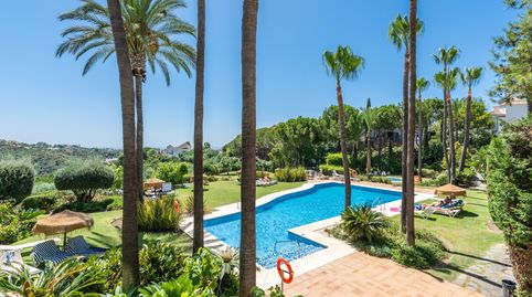 Impresionante Apartamento en Planta Baja Elevada de 2 Dormitorios con Espectaculares Vistas Panorámicas a la Montaña y al Mar