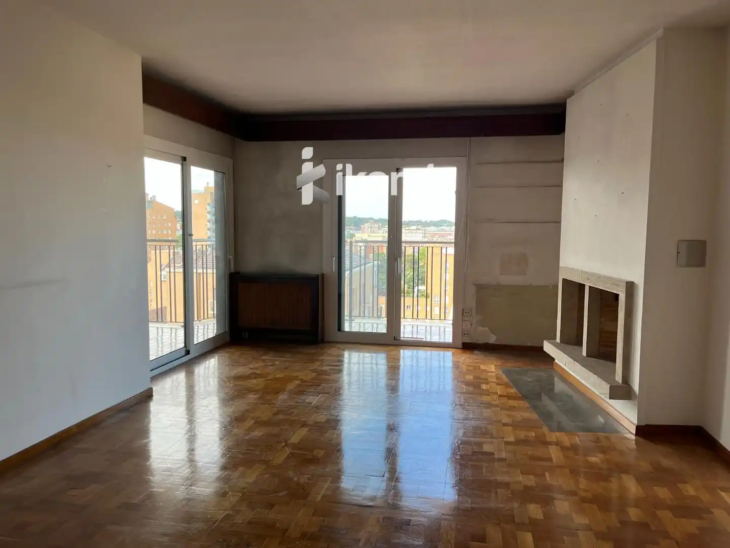 Penthouse with lift for sale in Eixample Nord