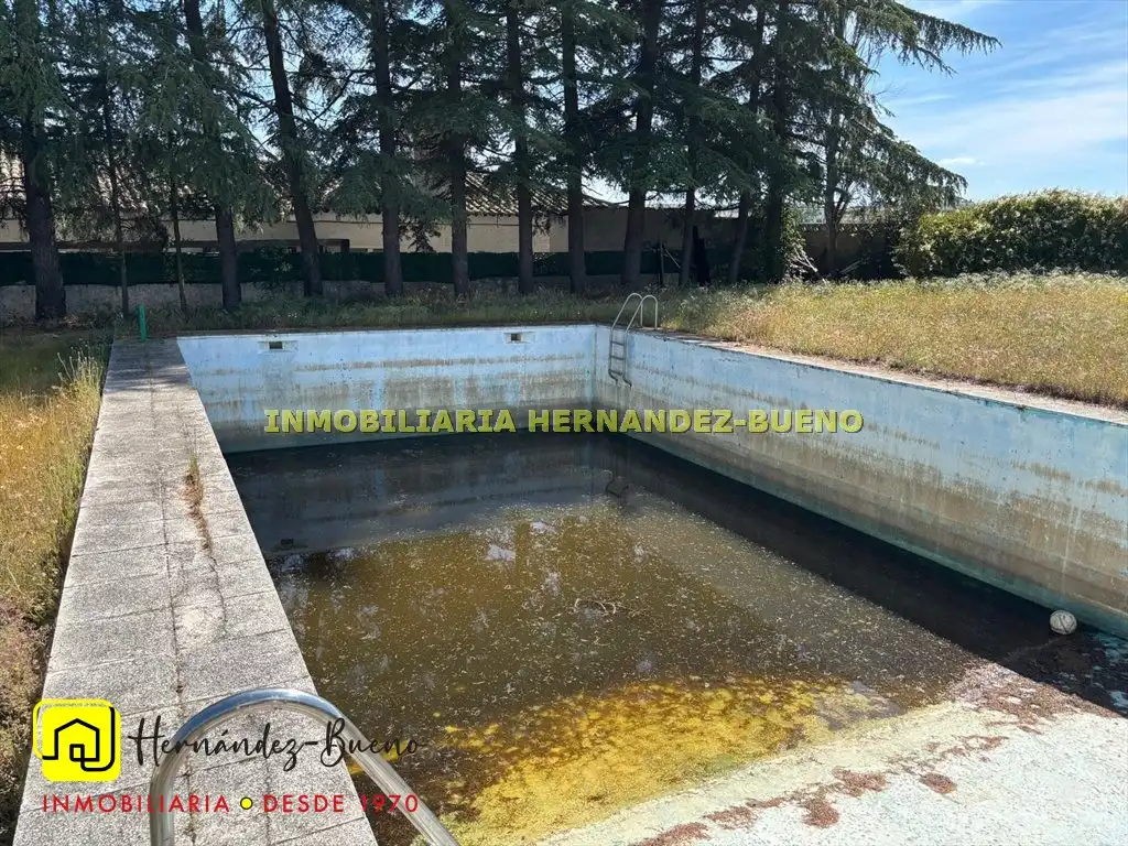 Piscina de Casa o xalet en venda en Alba de Tormes amb Jardí privat i Piscina