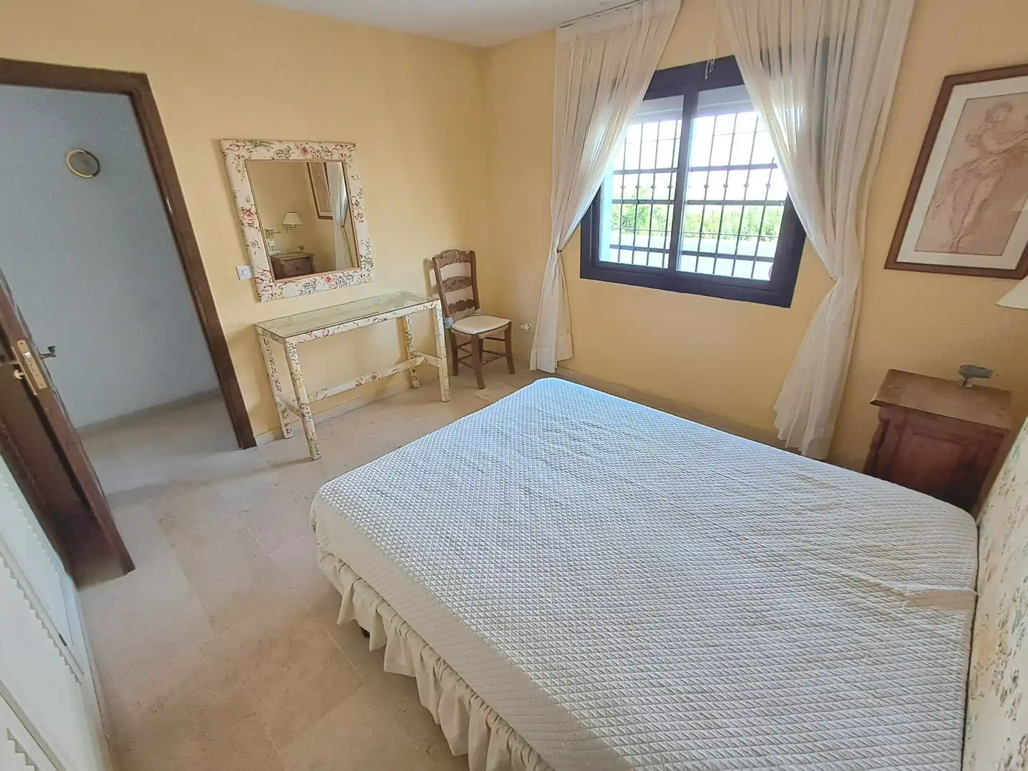 Dormitori de Apartament en venda en Benalmádena amb Terrassa i Piscina comunitària