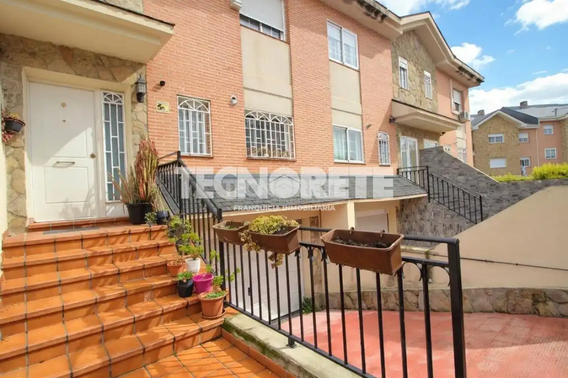 Casa adosada en venta en Calle Zurbarán, Las Ventas de Retamosa