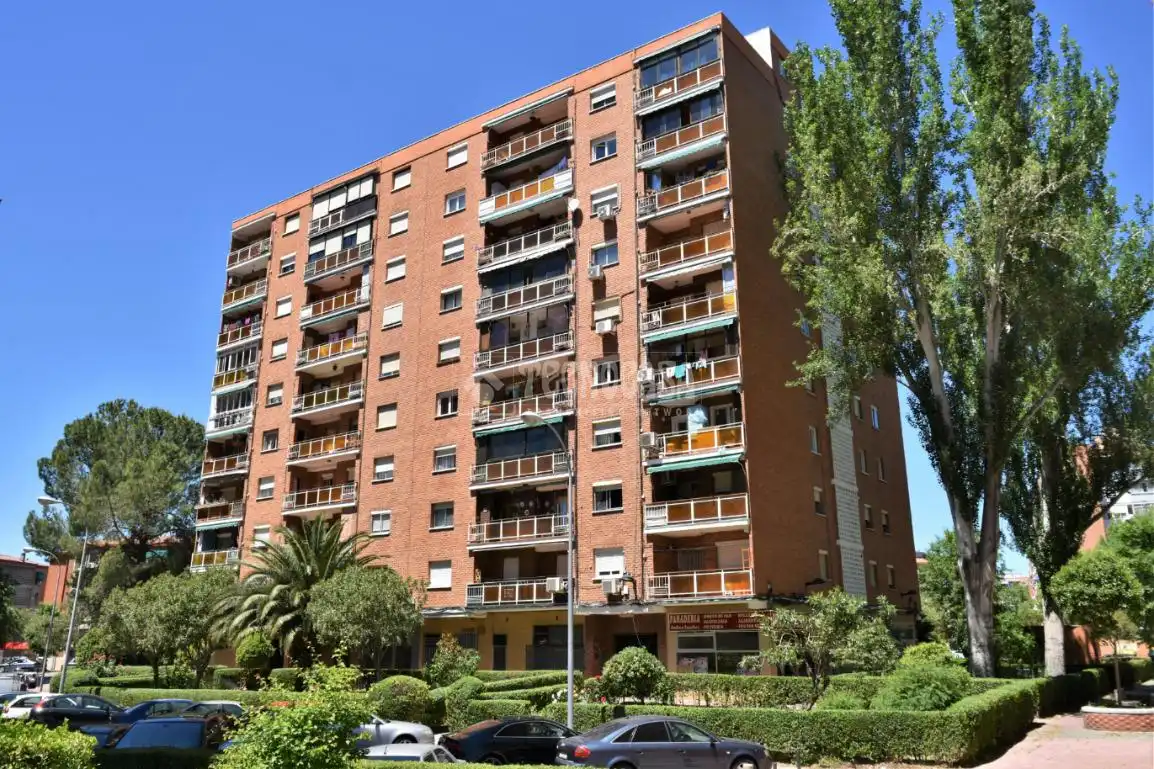 Vista exterior de Piso en venta en Alcalá de Henares con Calefacción y Terraza