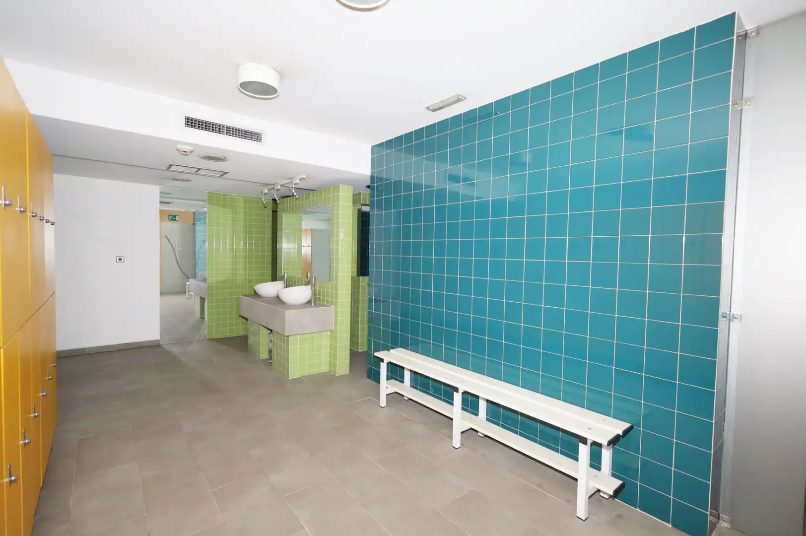 Badezimmer von Geschaftsraum zur Miete in Madrid mit Klimaanlage, Heizung und Möbliert