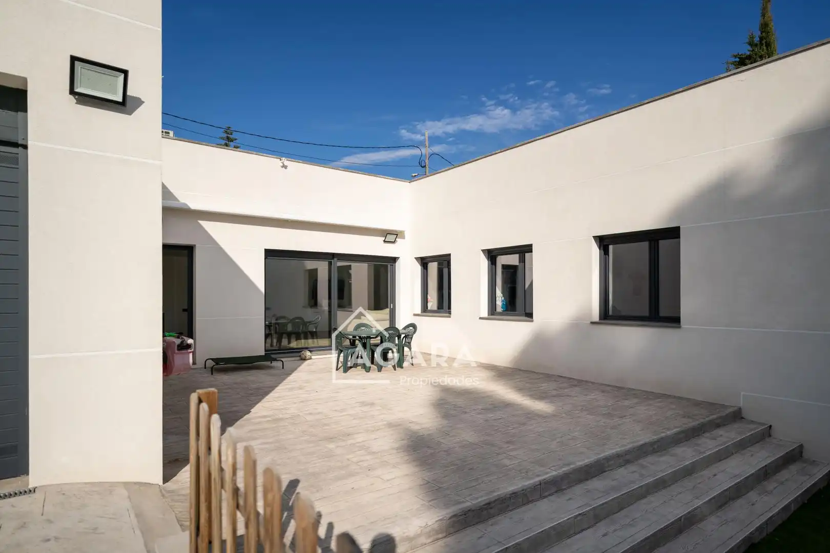 Terrassa de Casa o xalet en venda en Corbera de Llobregat amb Calefacció i Jardí privat