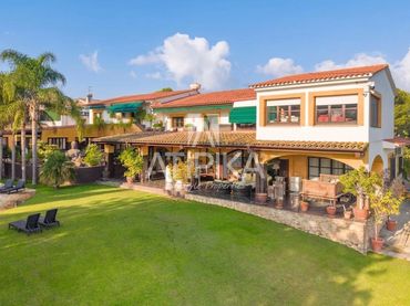 Casa amb balcó en venda a Puig Moltó - Can Macià