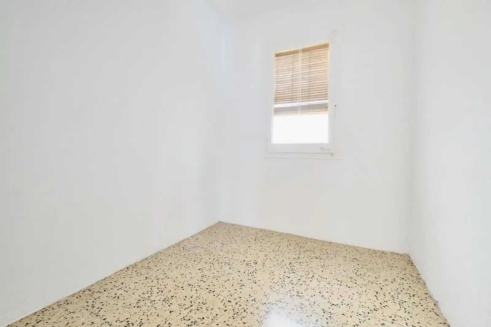 Bedroom of Flat for sale in Barcelona  with Air Conditioner, Washing machine and Microwave