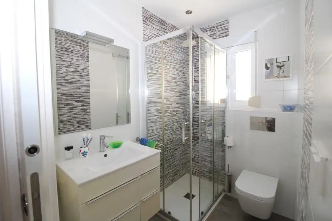 Bany de Apartament en venda en Torrevieja amb Terrassa