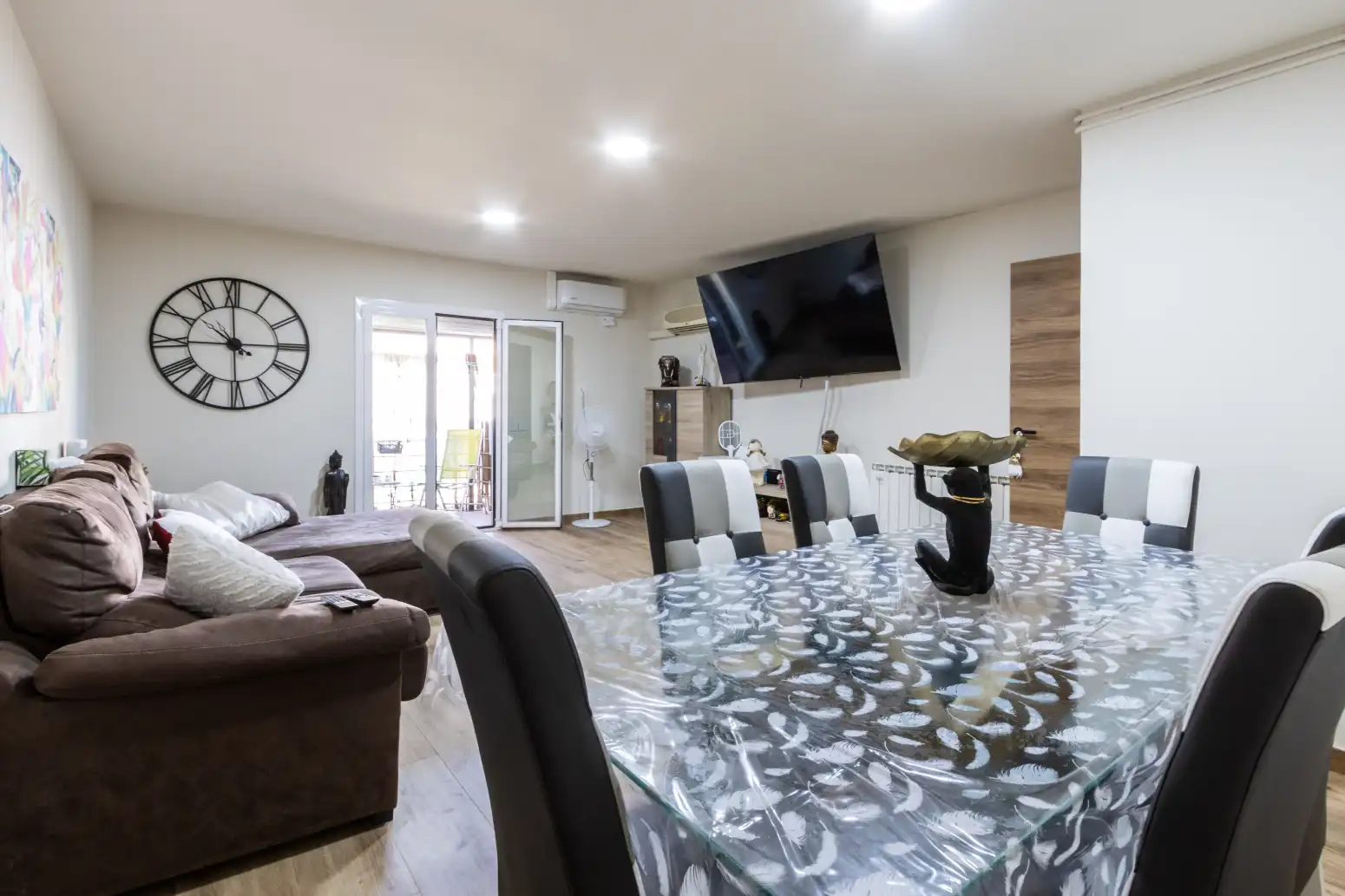 Living room of Flat for sale in Terrassa  with Parquet flooring, Terrace and Balcony