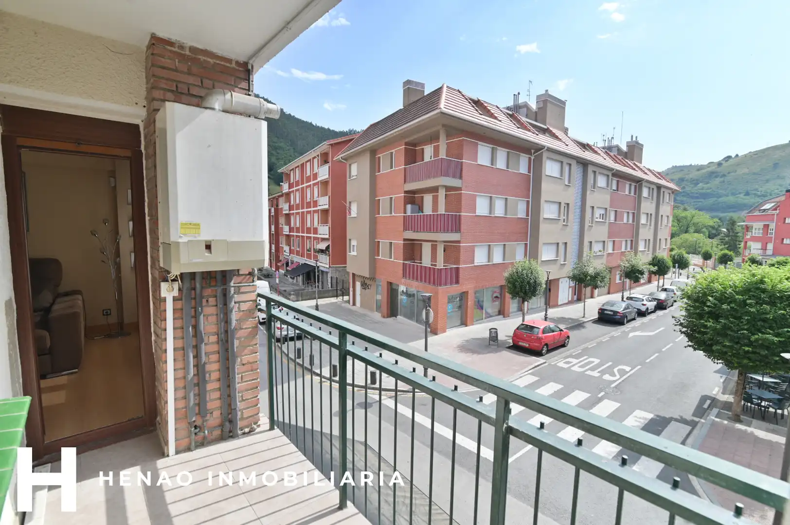 Vista exterior de Pis en venda en Alonsotegi amb Calefacció, Terrassa i Moblat