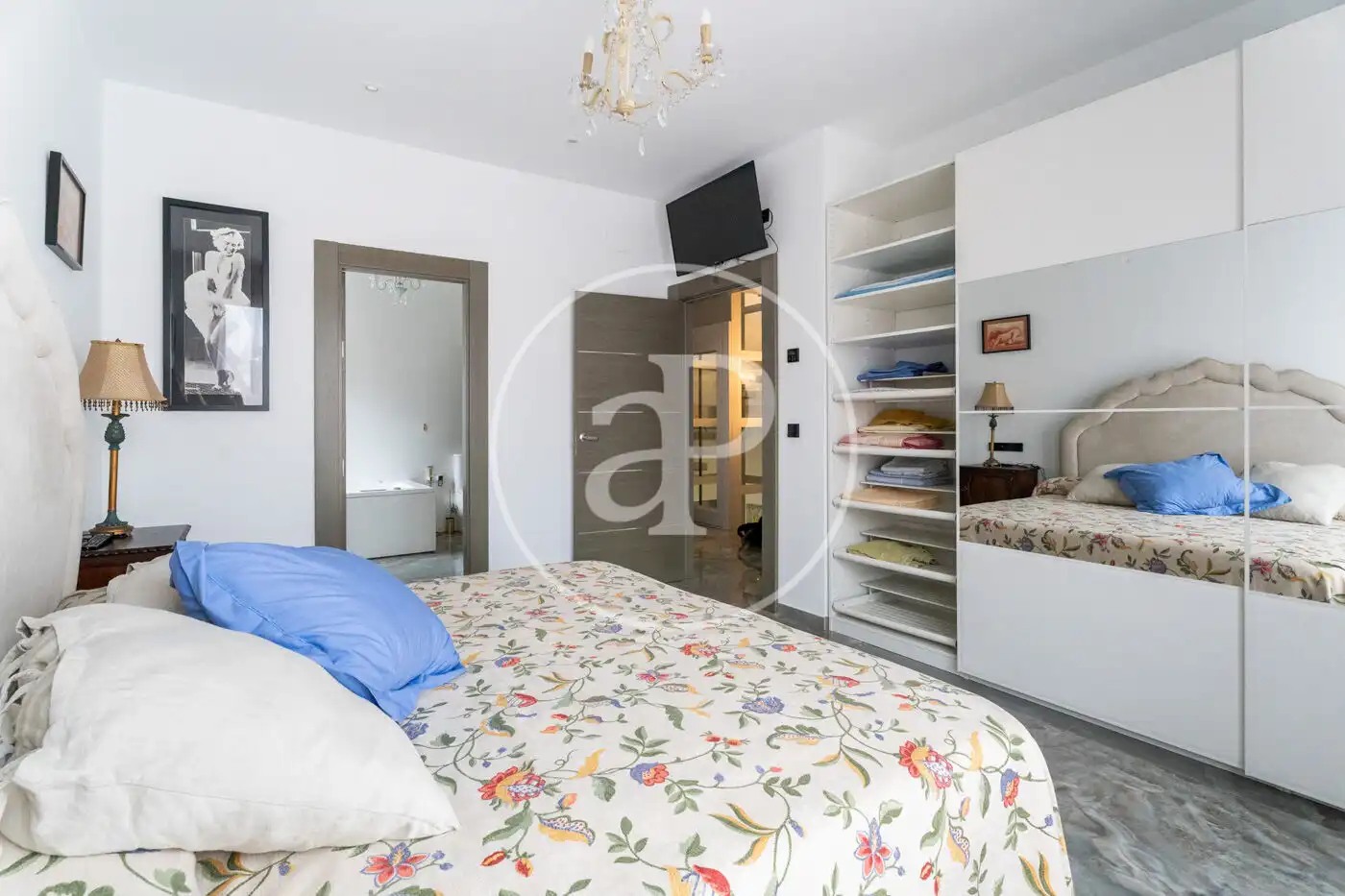 Habitación de Casa adosada en venta en Pozuelo de Alarcón con Aire acondicionado, Calefacción y Jardín privado