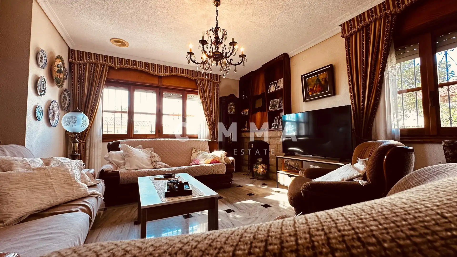 Sala de estar de Casa o chalet en venta en La Nucia con Aire acondicionado, Calefacción y Jardín privado