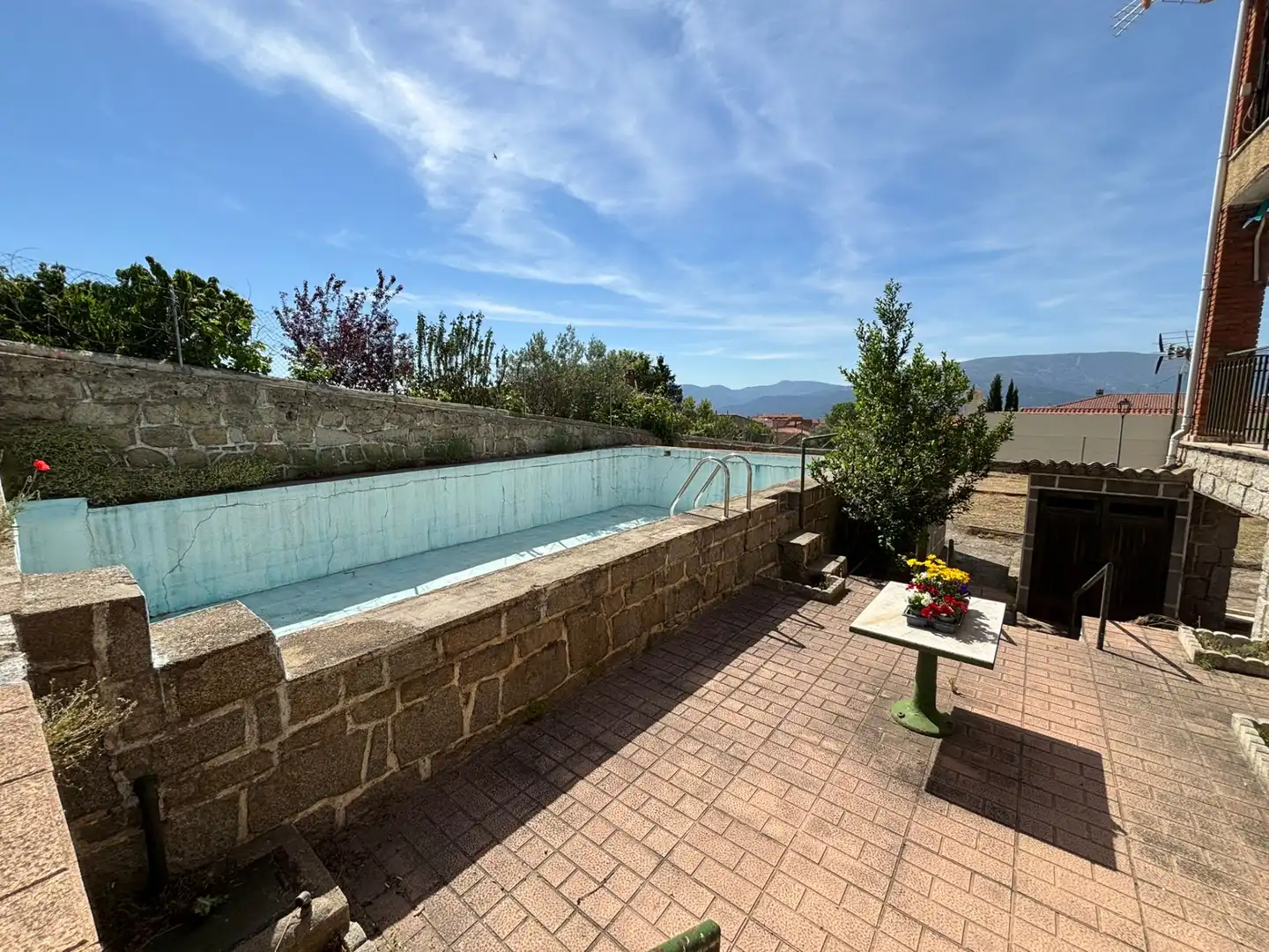 Piscina de Casa o xalet en venda en El Barraco  amb Calefacció, Jardí privat i Terrassa