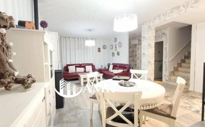 Living room of Single-family semi-detached for sale in Numancia de la Sagra  with Air Conditioner, Terrace and Swimming Pool