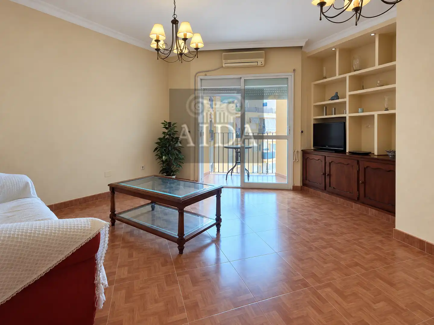 Sala d'estar de Pis en venda en Estepona amb Aire condicionat i Terrassa