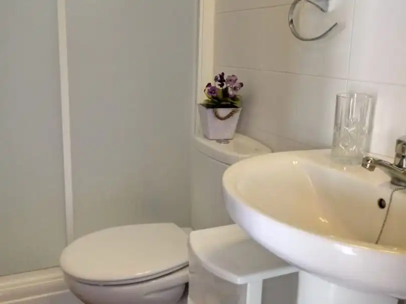 Bathroom of Attic for rent in Cazorla, Jaén