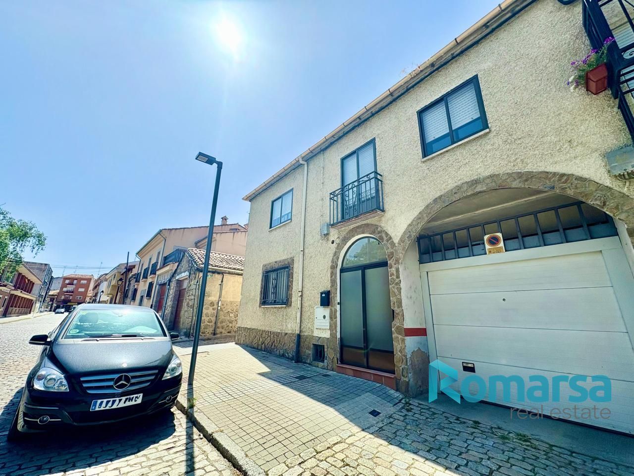 Exterior view of Single-family semi-detached for sale in Ávila Capital  with Heating, Terrace and Storage room