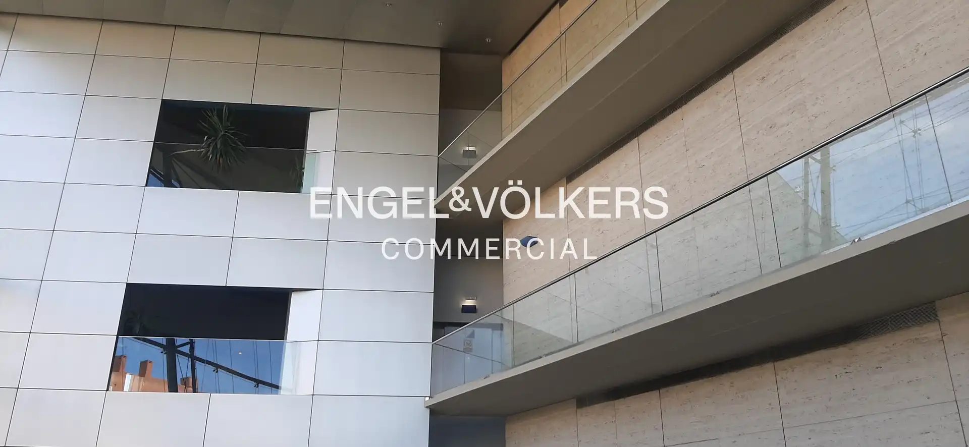 Vista exterior de Oficina en venta en Sant Cugat del Vallès