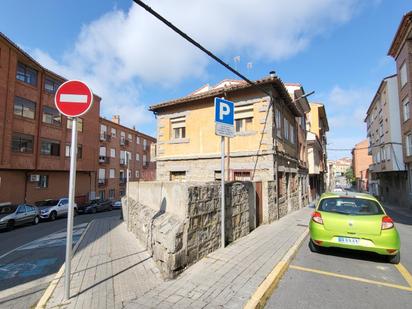 Vista exterior de Casa o xalet en venda en Ávila Capital amb Calefacció, Jardí privat i Terrassa