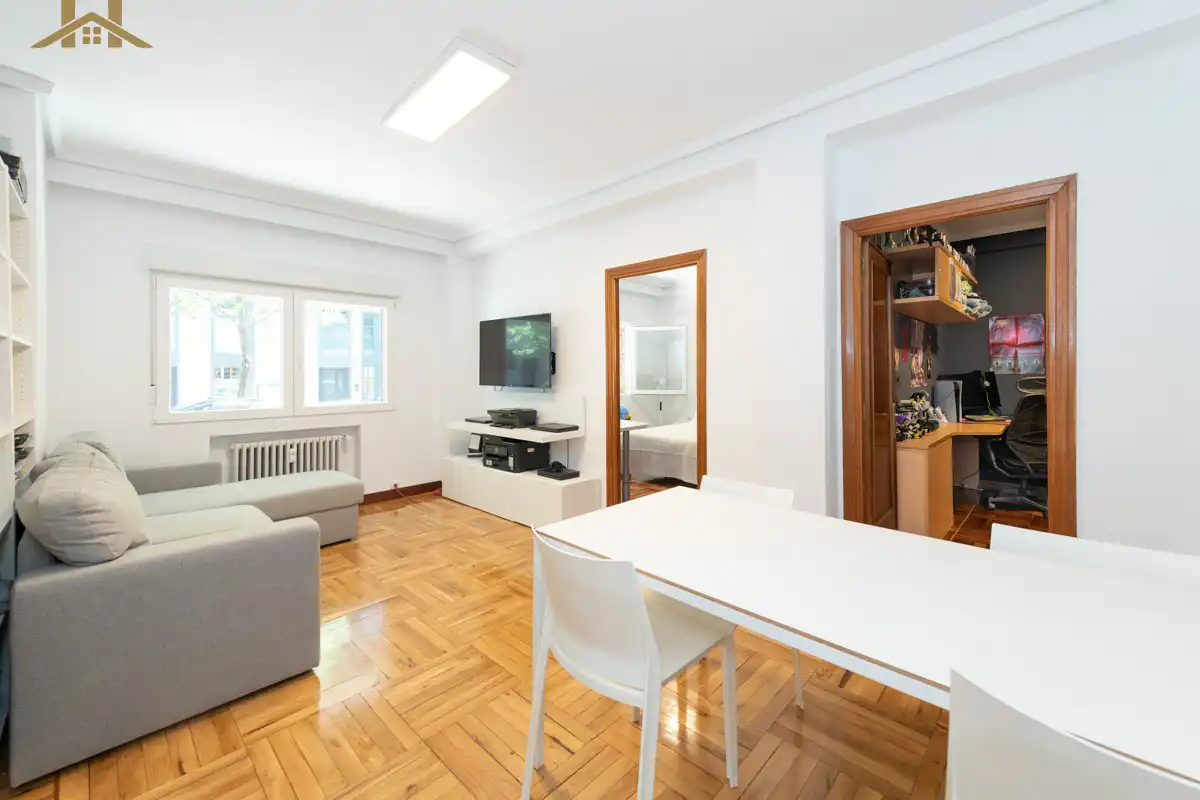 Piso con ascensor en venta en Calle de Martín de Vargas 38