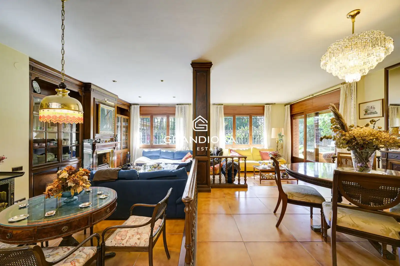 Sala d'estar de Casa o xalet en venda en Cerdanyola del Vallès amb Aire condicionat i Piscina