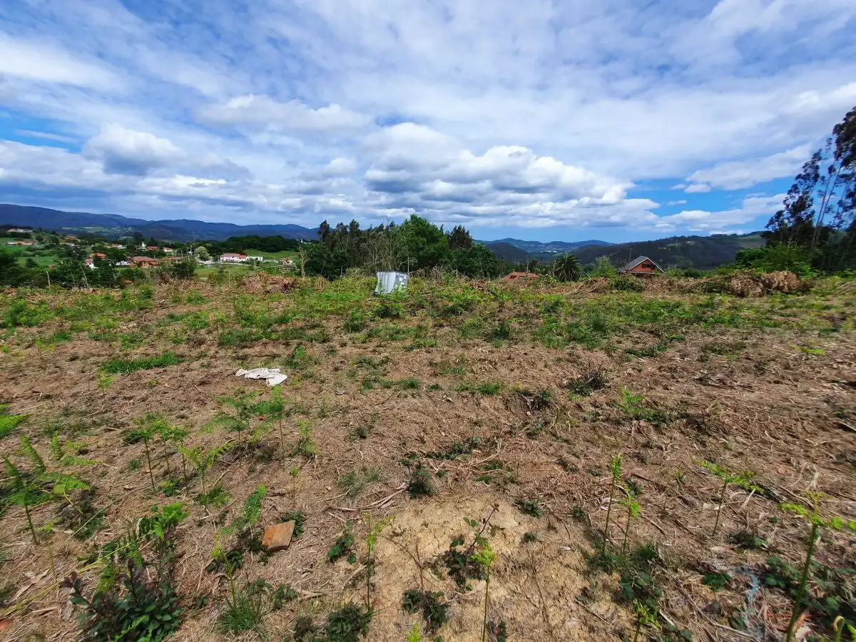 Terreny residencial en venda a Las Regueras