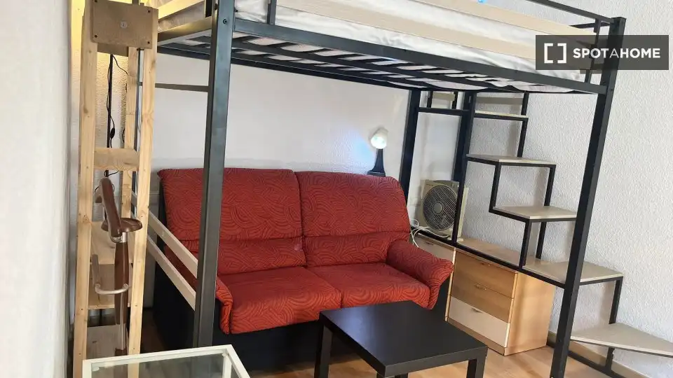 Bedroom of Flat for share in Córdoba  with Air Conditioner, Heating and Terrace