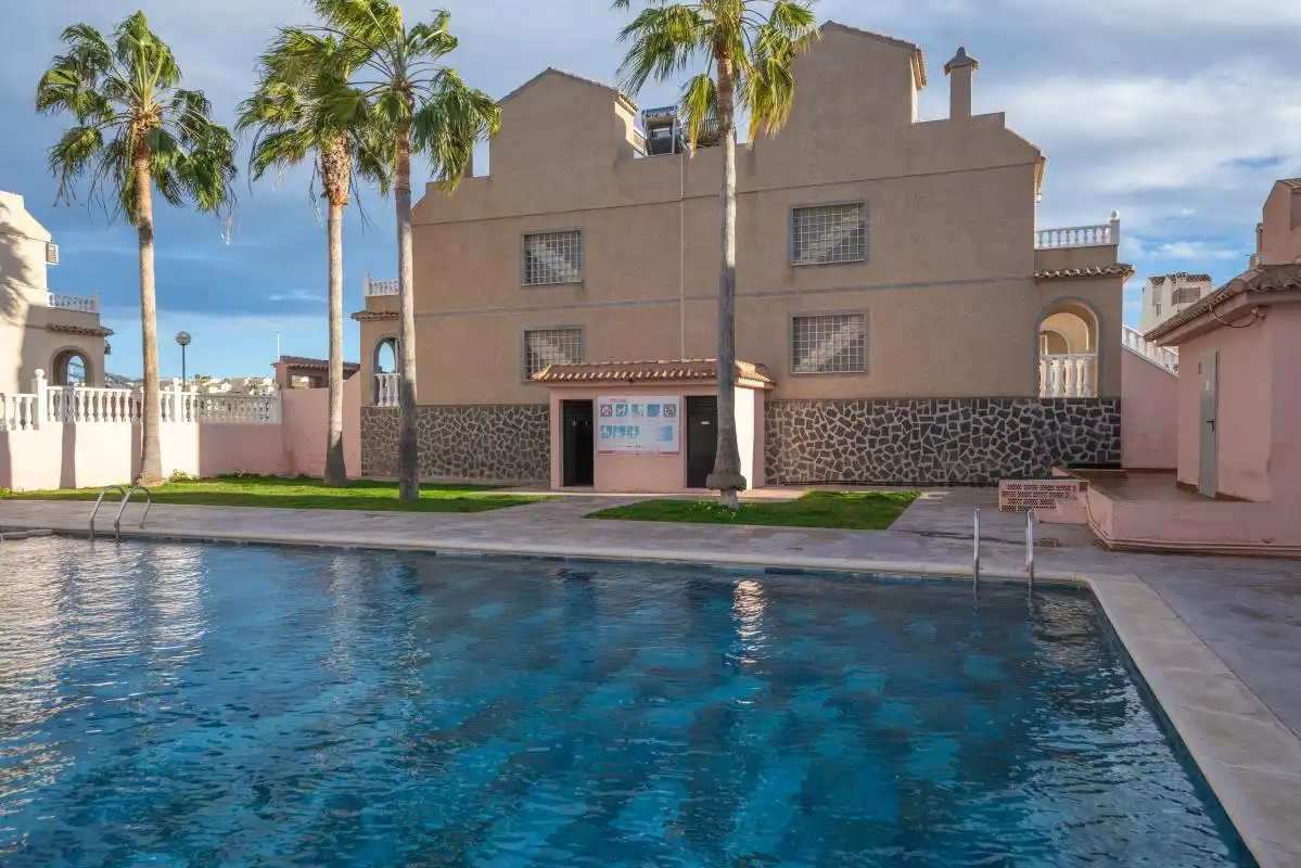 Piscina de Planta baixa en venda en Santa Pola amb Aire condicionat, Calefacció i Piscina