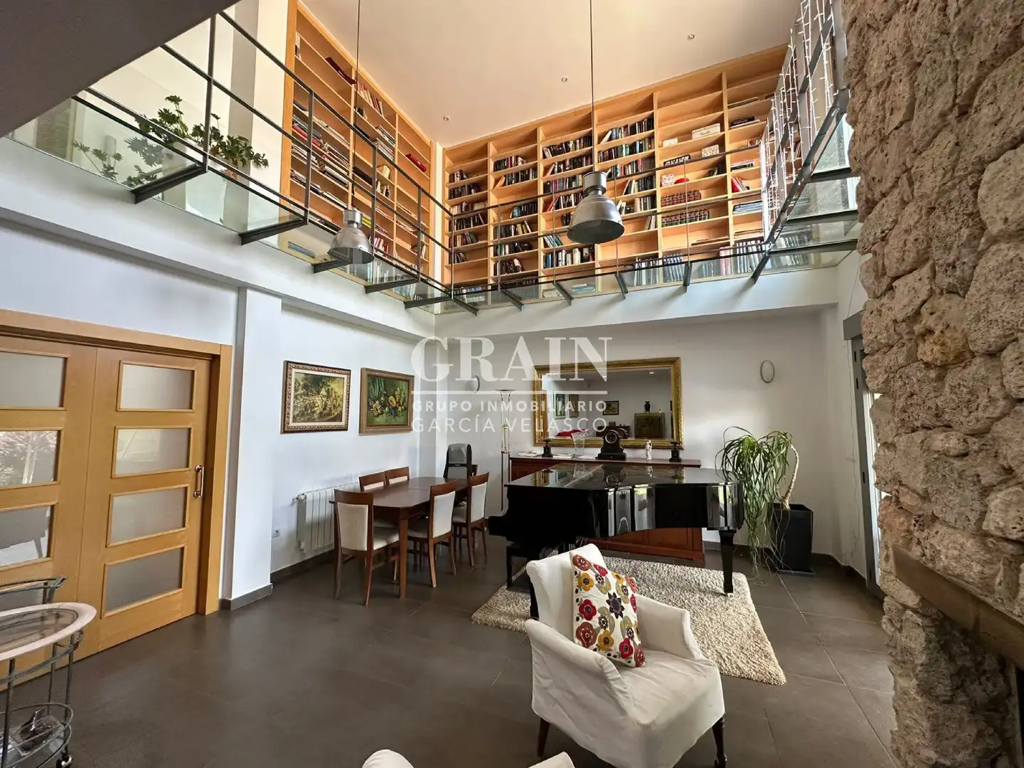 Sala d'estar de Casa adosada en venda en Albacete amb Calefacció, Jardí privat i Terrassa