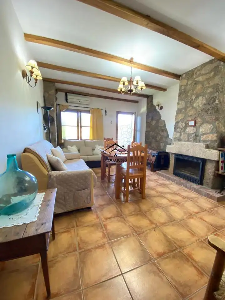 Sala d'estar de Finca rústica en venda en Valencia de Alcántara amb Jardí privat, Terrassa i Piscina