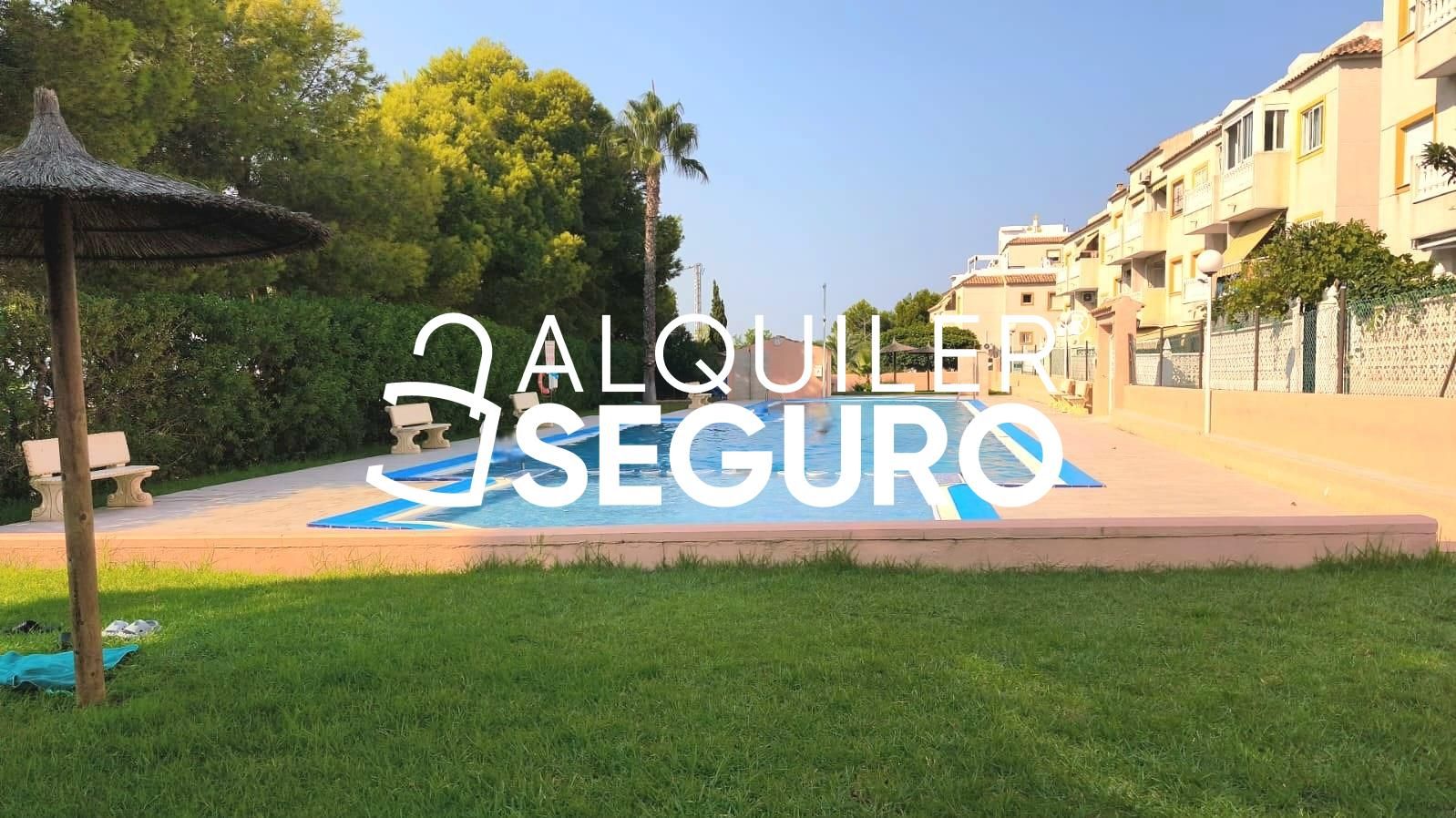 Exterior view of Flat to rent in Torrevieja  with Terrace, Swimming Pool and Furnished