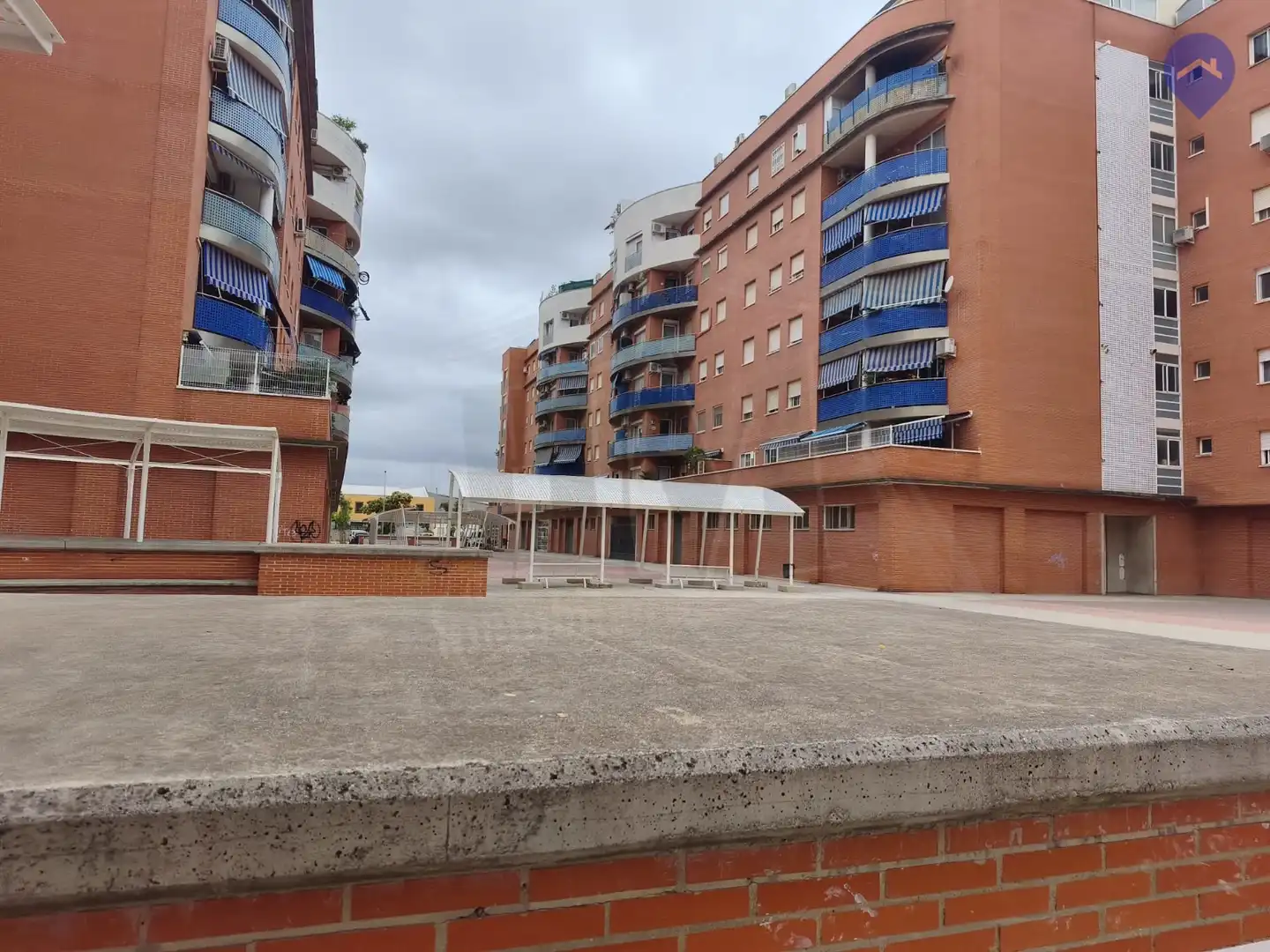 Parkplatz von Wohnung zum Verkauf in Alaquàs mit Terrasse, Abstellraum und Alarm